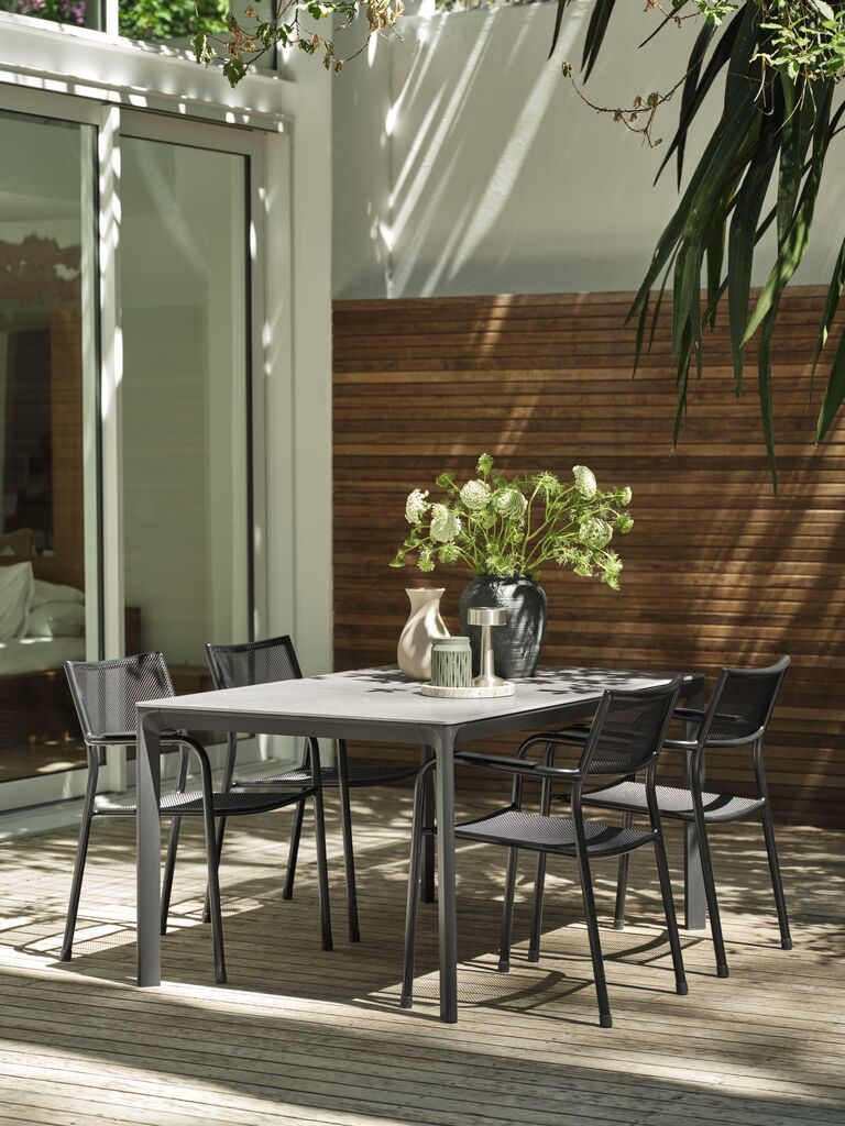 KUMLA L150 Tisch grau + 4 HEMSEDAL Stühle schwarz