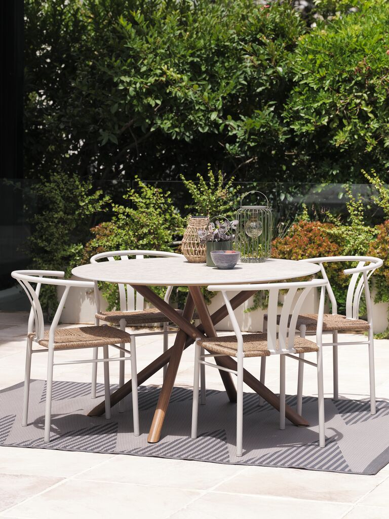 SANDVIG Ø120 Tisch + 4 TAGMARK Stühle beige