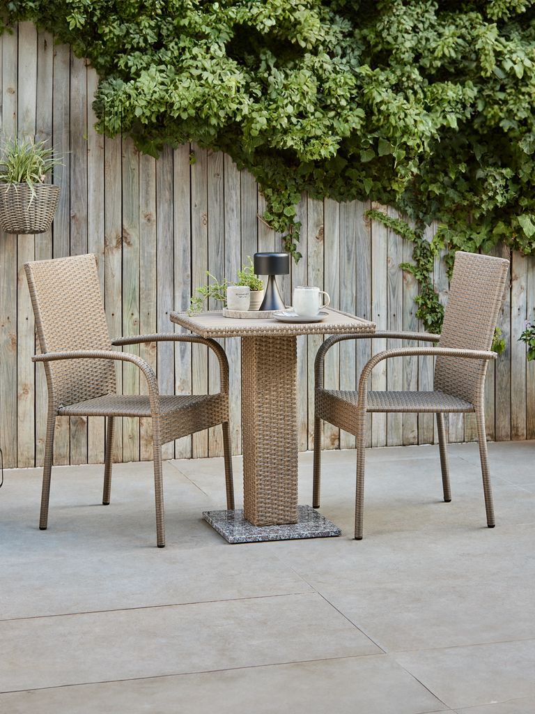 THY L60 Tisch + 2 GUDHJEM Stuhl natur