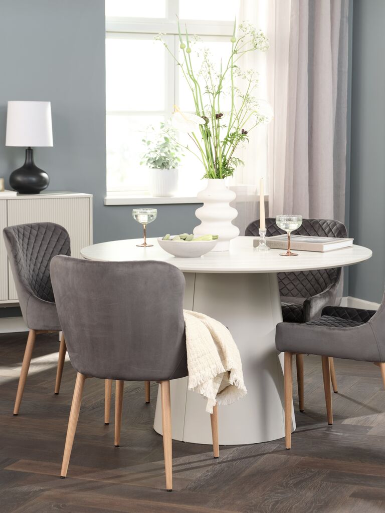 KLIPLEV Ø120 Tisch travertin + 4 PEBRINGE grau samt