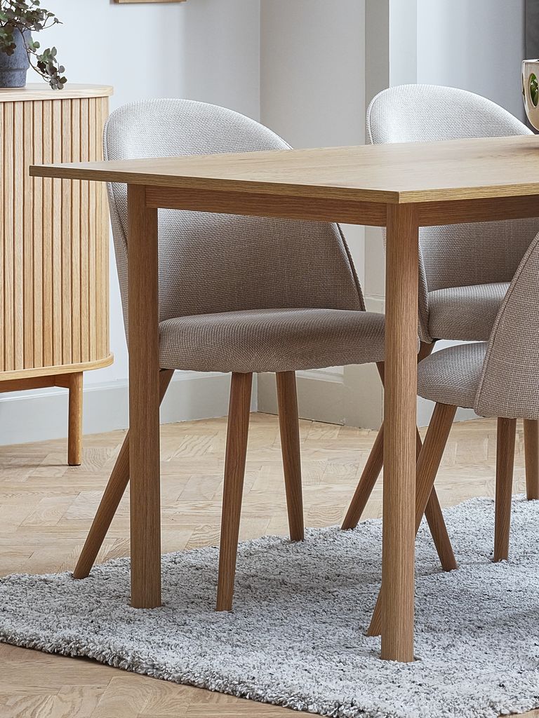 ALSTED L160 Tisch Eiche natur + 4 THORUP Stühle beige/Eiche