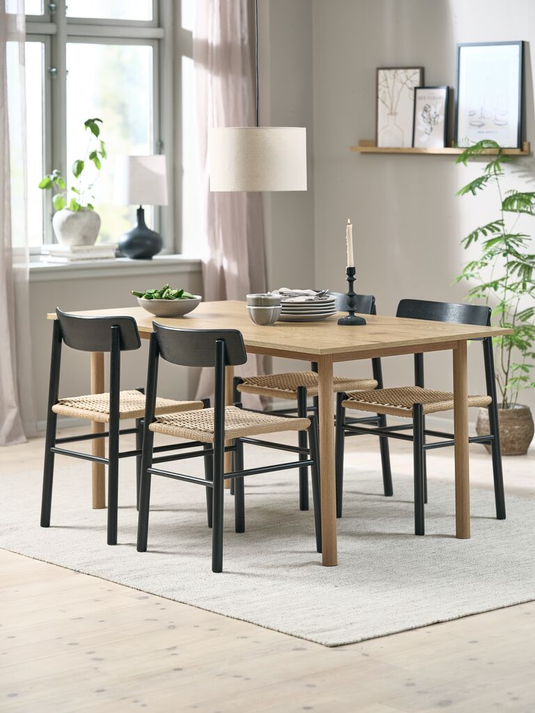 ALSTED L160 Tisch Eiche natur + 4 ISLEV Stühle schwarz/natur