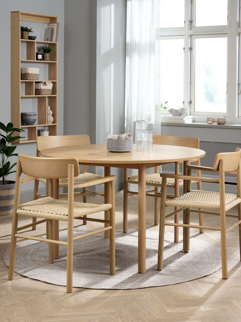ALSTED Ø120 Tisch Eiche natur + 4 ISLEV Stühle m/Armlehne