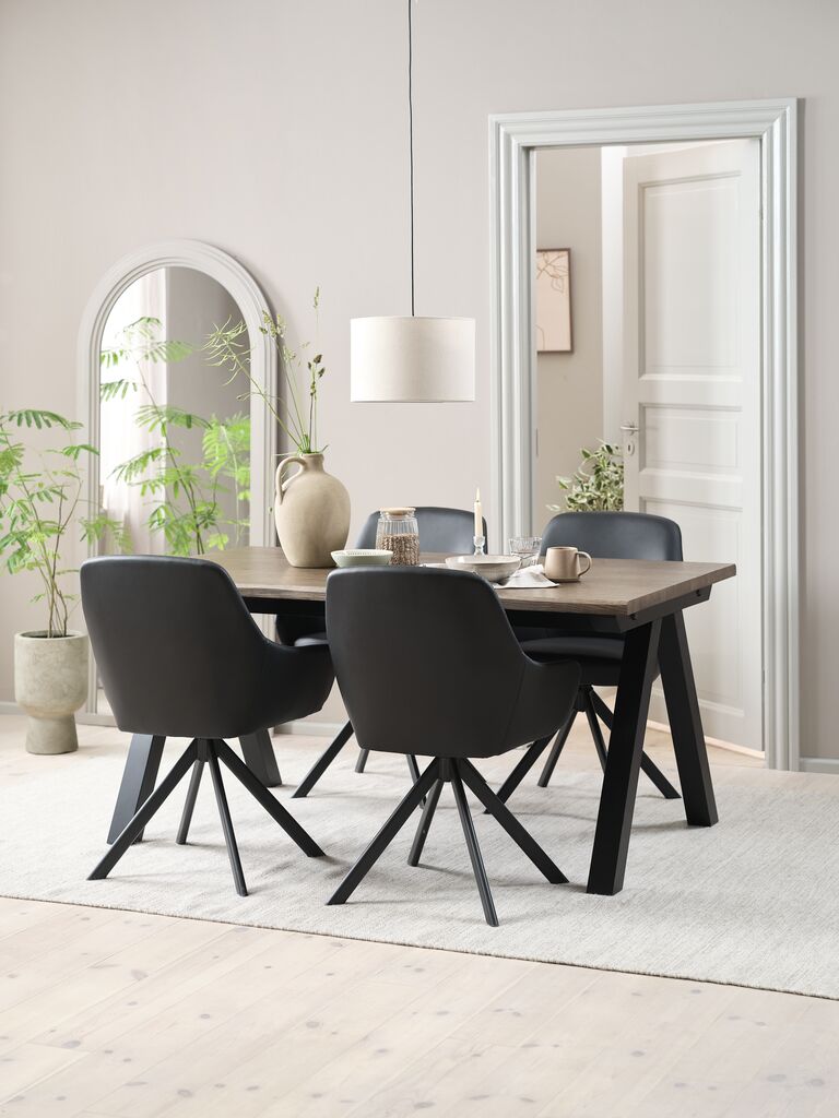 SANDBY L160 Tisch Eiche + 4 ROSTRUP Stühle schwarz