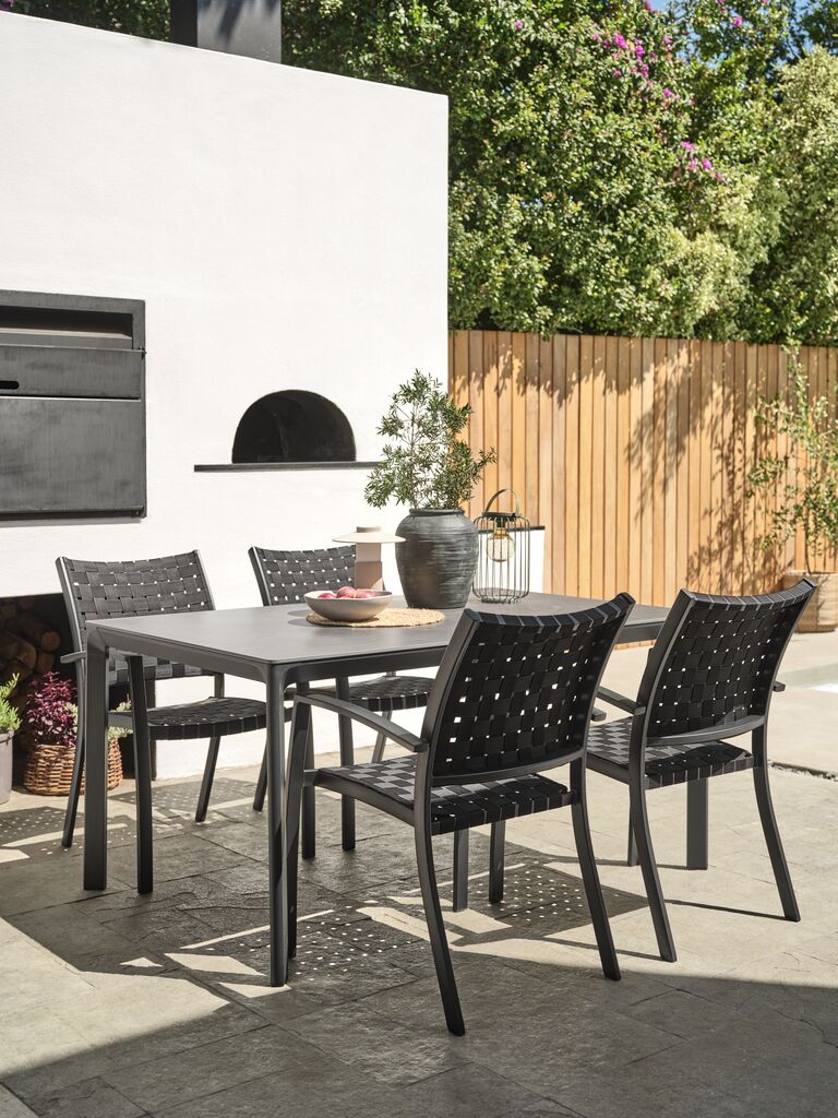 KUMLA L150 Tisch grau + 4 GLOMFJORD Stuhl schwarz